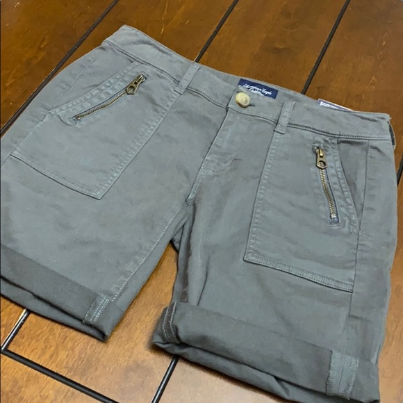 NWT AE Grey-Green Cargo Midi Shorts - Picture 2 of 11